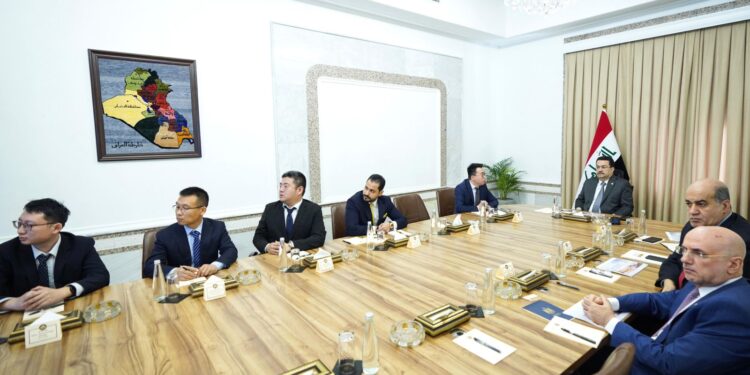 السوداني يستقبل ممثلي شركة (China Railway) الصينية