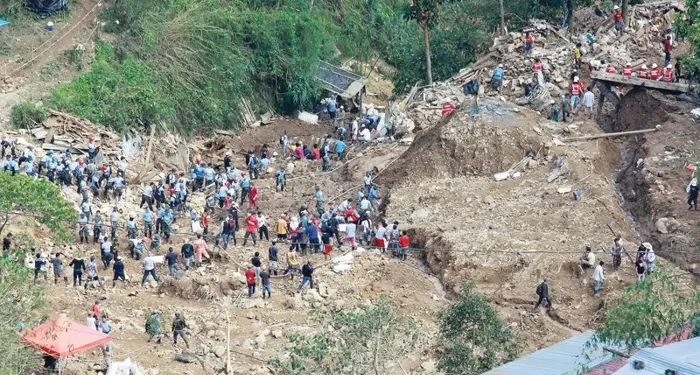 الفلبين .. نحو 120 صريعاً ومفقوداً بالانهيار الأرضي
