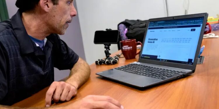 كشف هوية المتورط في تزييف صوت بايدن