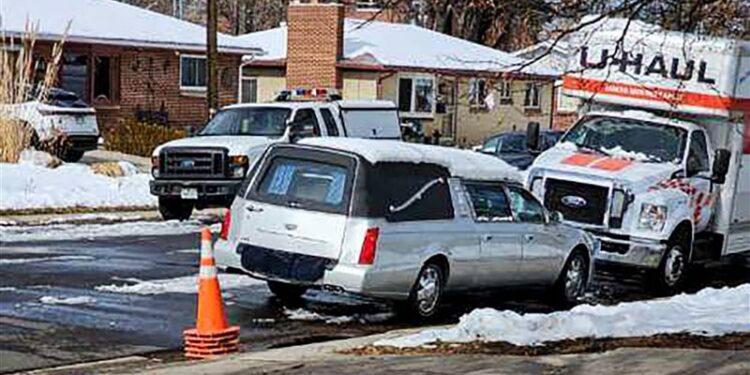 “حانوتي” يحتفظ ببقايا جثث محترقة في البيت