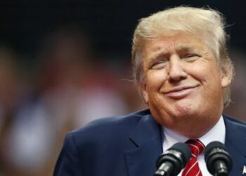 ترامب يسخر من ضعف ذاكرة بايدن