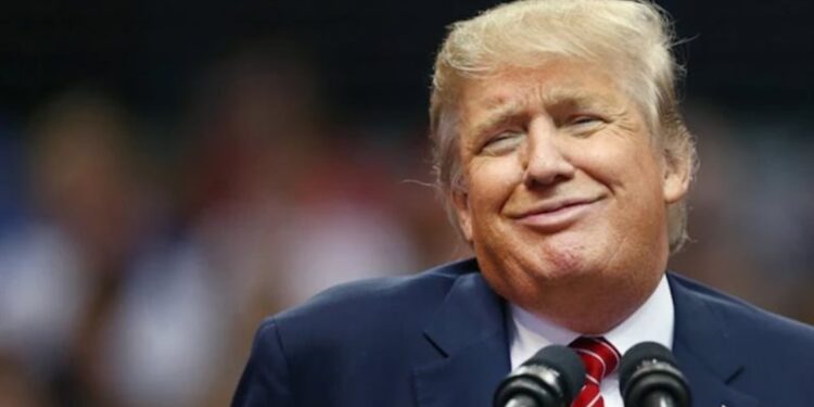 ترامب يسخر من ضعف ذاكرة بايدن