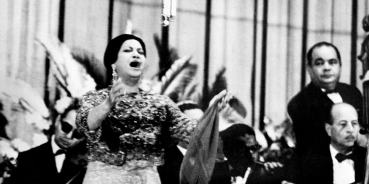 هل يفكر النجوم بكتابة قصص حياتهم وتقديمها بأعمال فنية