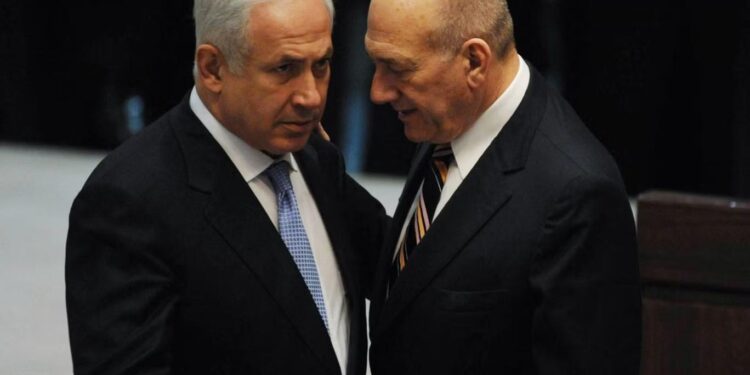 إيهود أولمرت “يديـــن بشدة” حرب نتنياهو في غزة