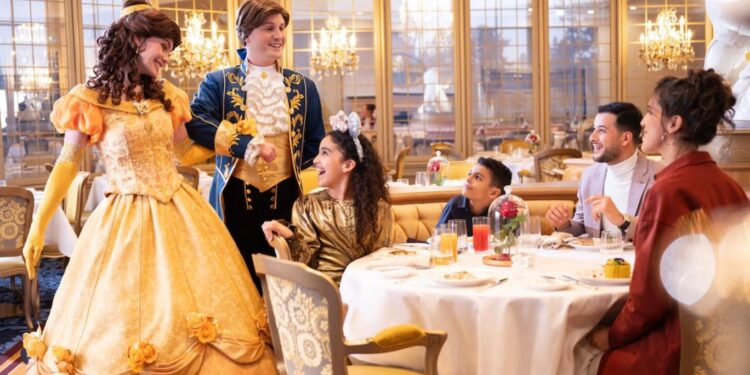 ميكي ماوس وسندريلا يتطلعان إلى الانضمام للنقابات