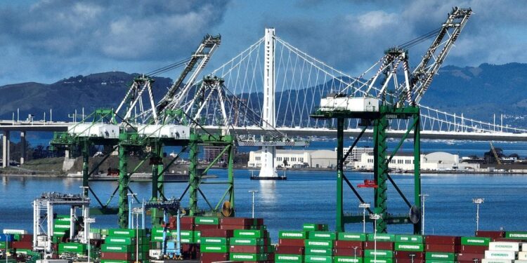 توقعات باستمرار “الحرب التجارية” الأميركية مع الصين