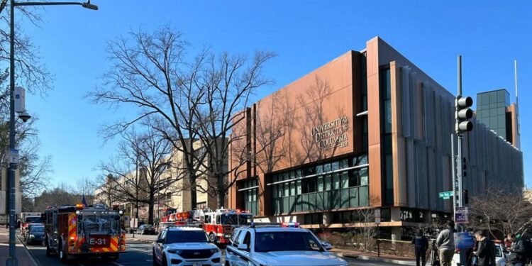 واشنطن .. طيار عسكري أميركي يشعل النار في نفسه أمام السفارة الإسرائيلية