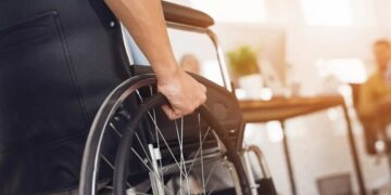 أمريكي يقطع ساقيه لـ”الاحتيال على شركة تأمين” فــتفشل خطته