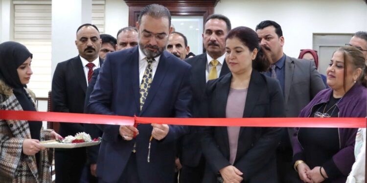 نوفل ابو رغيف يفتتـح معرضاً وثائقيًا في دار الكتب والوثائق بمناسبة يوم التشريع العراقي