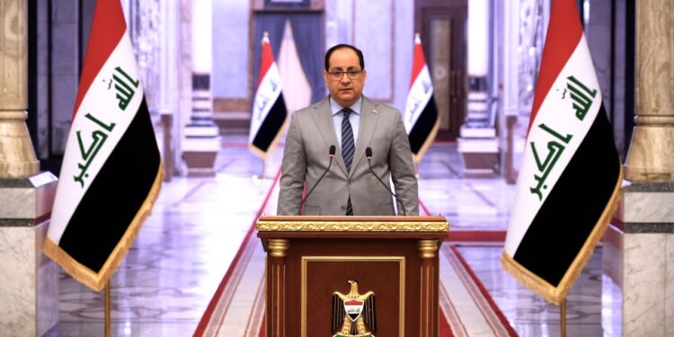 الحكومة العراقية تنفــــي “التنسيق المسبق” للضربات الامريكية