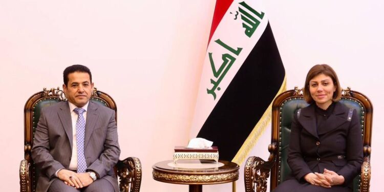مستشار الأمن القومي يلتقي وزيرة الهجرة والمهجرين