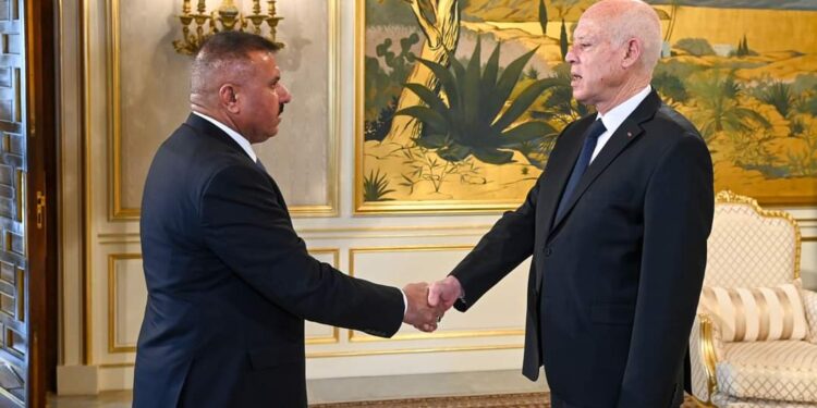 وزير الداخلية يلتقي الرئيس التونسي
