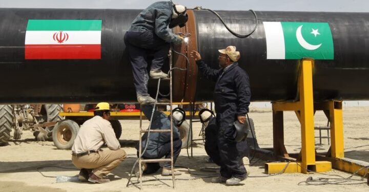 باكستان تصادق على البدء في بناء خط أنابيب غاز مع إيران