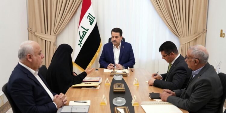 السوداني يترأس اجتماعاً لبحث الإجراءات المتعلقة بتنفيذ الرخصة الوطنية للهاتف النقال