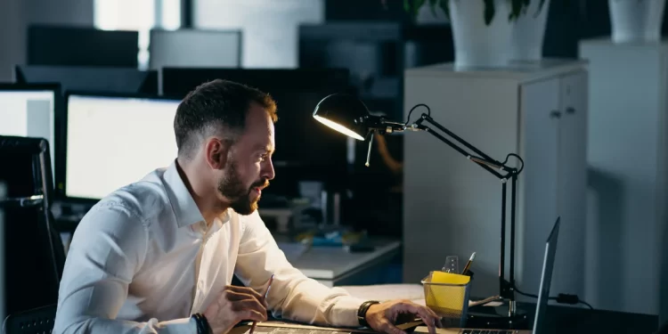 موظفون أكثر إنتاجية وأرباح أكثر… نتائــــج شركات طبقت العمل 4 أيام في الأسبوع