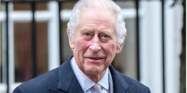 الملك تشارلز يبدأ رحلة علاج من السرطان