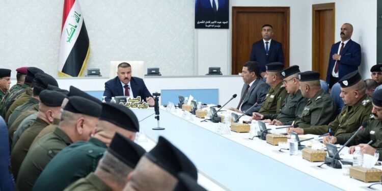 وزير الداخلية يؤكد على تطبيق القانون وفرض هيبة الدولة في الشارع