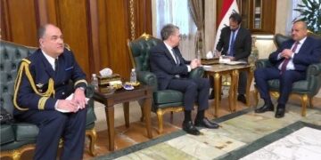 وزير الدفاع يستقبل السفير الفرنسي الجديد