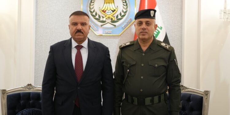 وزير الداخلية يكلف اللواء لطيف عبد الرضا بمنصب قائد شرطة البصرة