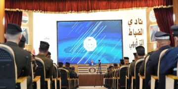 وزير الداخلية يكرم عددا من الضباط والمنتسبين والموظفين