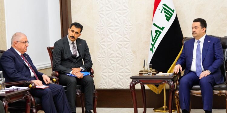 السوداني يستقبل وزير الدفاع التركي