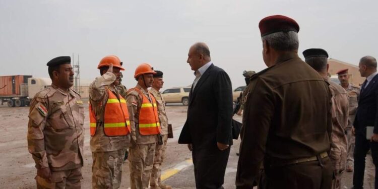 وزير الدفاع يزور معسكر التاجي