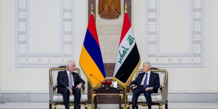 رئيس الجمهورية يلتقي نظيره الأرميني