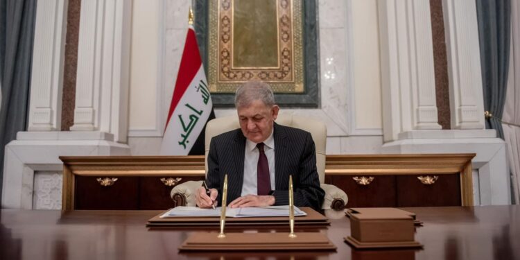 رئيس الجمهورية يصادق على مراسيم جمهورية بتعيين (12محافظا)