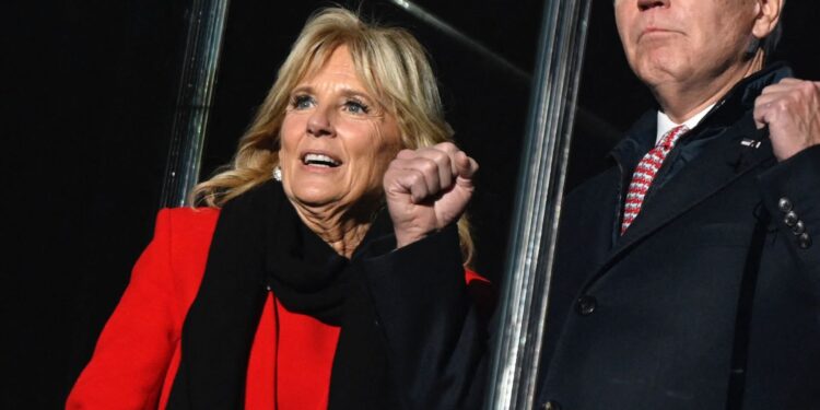 بايدن يتباهى أمام مساعديه بقوته الجنسية