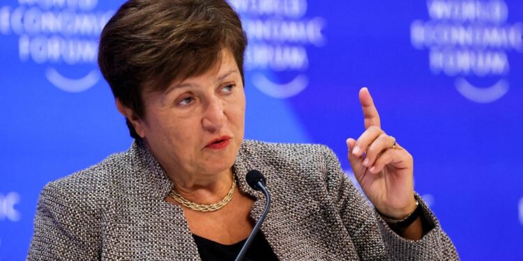 صندوق النقد الدولي .. اتساع الصراع في الشرق الأوسط يهدد بــ”أضرار اقتصادية عالمية”