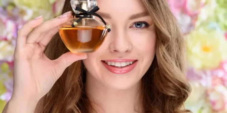 أفضل 10 عطور نسائية في العالم