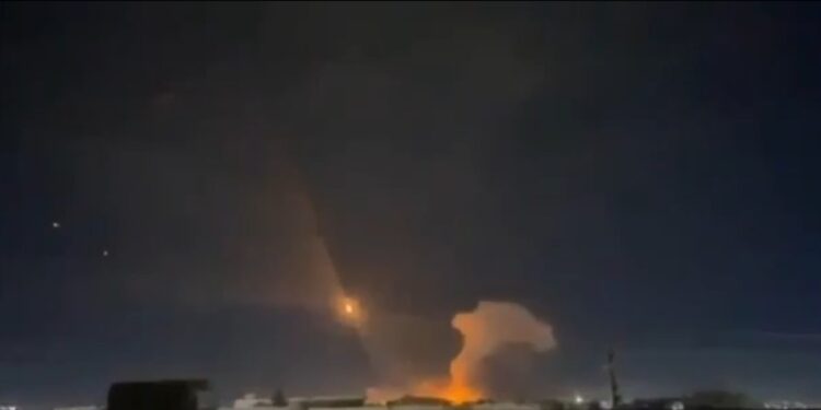 أمريكا توجّه ضربات لأكثر من 85 هدفا بالعراق وسوريا