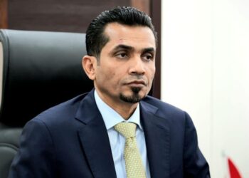 وزير النقل يعلن تسلم إدارة المطارات من سلطة الطيران المدني رسمياً
