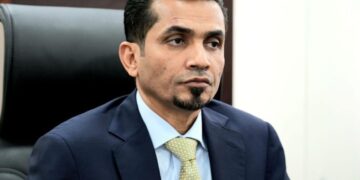 وزير النقل يعلن تسلم إدارة المطارات من سلطة الطيران المدني رسمياً