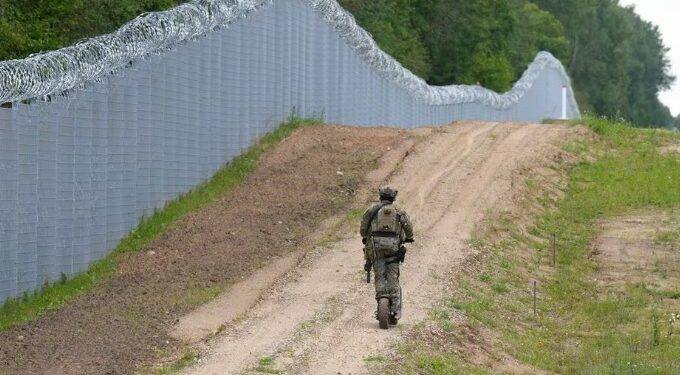 بريطاني يحاول دخول الأراضي الروسية سيراً على الأقدام ,,, للقاء حبيبته