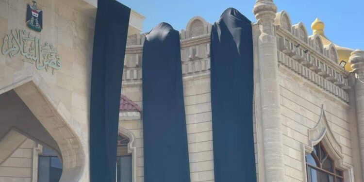 بمناسبة ذكرى جريمة حلبجة وقفة صمت ورفع الرايات السوداء في القصر الرئاسي