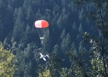 نجاة زوجان أمريكيان وابنتهما بأعجوبة من كارثة جوية