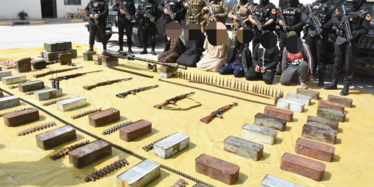 ذي قار .. القبض على 6 متهمين وضبط أسلحة وأعتدة