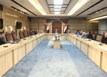 المالية تبحث مع البنك المركزي سبل زيـــادة “قيمة الدينار العراقي”