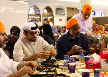 دبي .. معبد السيخ يقدم إفطار رمضاني يومي يجسّد الوحدة والإنسانية