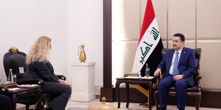 السوداني يبحث مجالات التعاون مع وفد مؤسسة التمويل الدولية