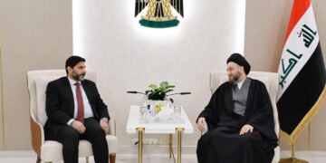 لقاء مهم يجمع بين الأسدي والحكيم لبحث استقرار العراق والقضايا الإقليمية