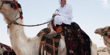 خطى المتنبي الهاربة بين ميمين