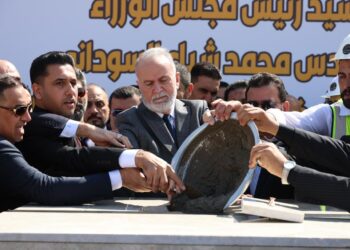 محافظ بغداد يضع حجر الأساس لمشروع مجاري النهروان