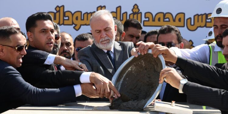 محافظ بغداد يضع حجر الأساس لمشروع مجاري النهروان