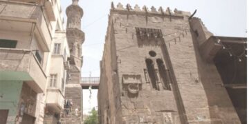 مسجد بلا مئذنة ومئذنة بلا مسجد .. “قراقجا الحسني”