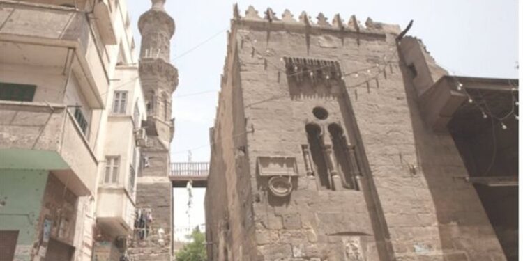 مسجد بلا مئذنة ومئذنة بلا مسجد .. “قراقجا الحسني”