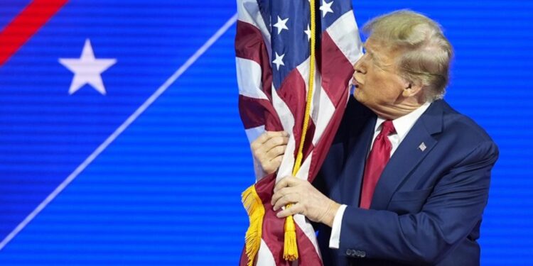 اتجاه لإرجـــاء “محاكمة ترمب” في قضية الوثائق السرية