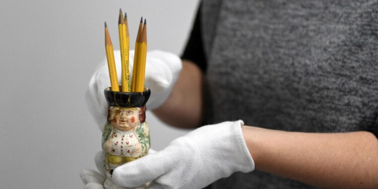 رسول الفنون القادم من زمن الذكاء الطبيعي “قلم الرصاص”