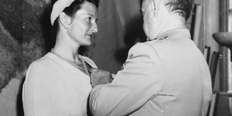 الجاسوسات “كعب عال” في الاستخبارات لا ينصفه الرجال